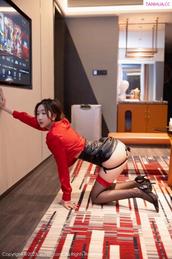 江真真  [XiuRen]高清写真图 2023.04.06 No.6529 江真真 黑丝短裙第26张图片